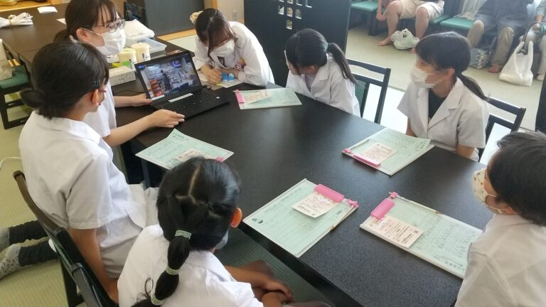 小学生お仕事体験「薬剤師」♪