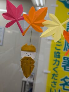🍁薬局内はまだまだ秋の装いです🍂