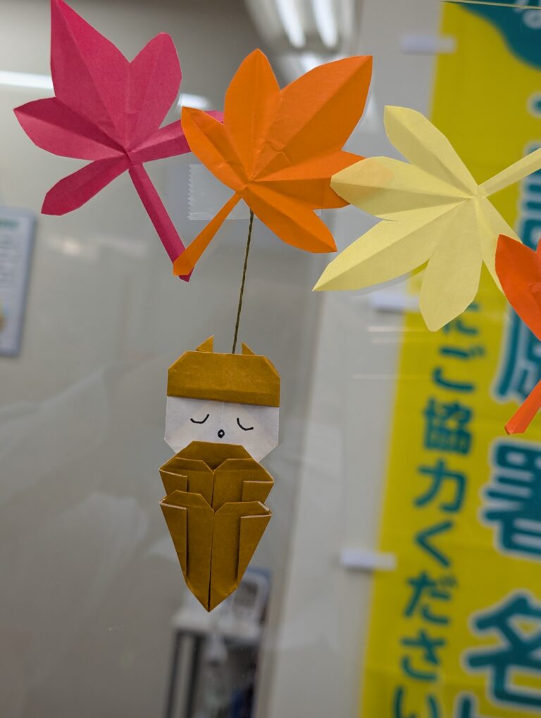 🍁薬局内はまだまだ秋の装いです🍂